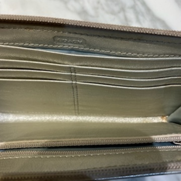 Coach wristlet - Picture 5 of 6